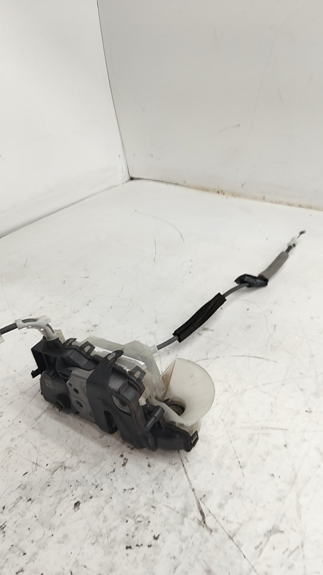 Cerradura puerta delantera izquierda OPEL CORSA F 3