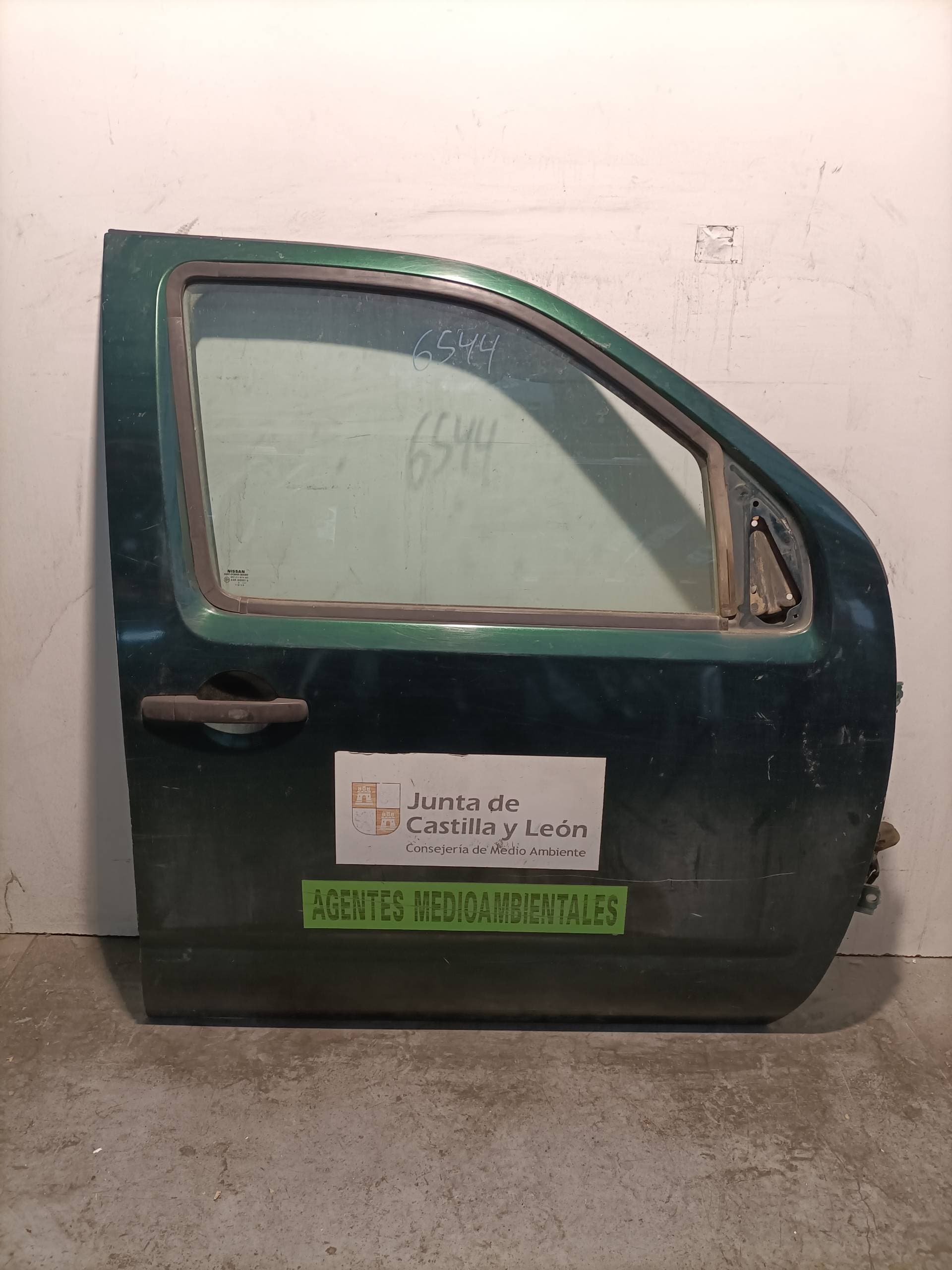 Puerta delantera derecha NISSAN NAVARA PICK-UP (D40M)