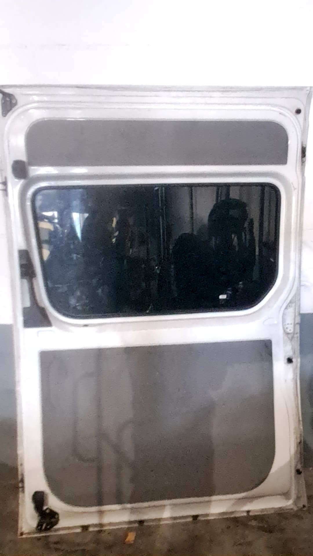 Puerta trasera izquierda MERCEDES-BENZ SPRINTER 3-T FURGONETA (B906) 2
