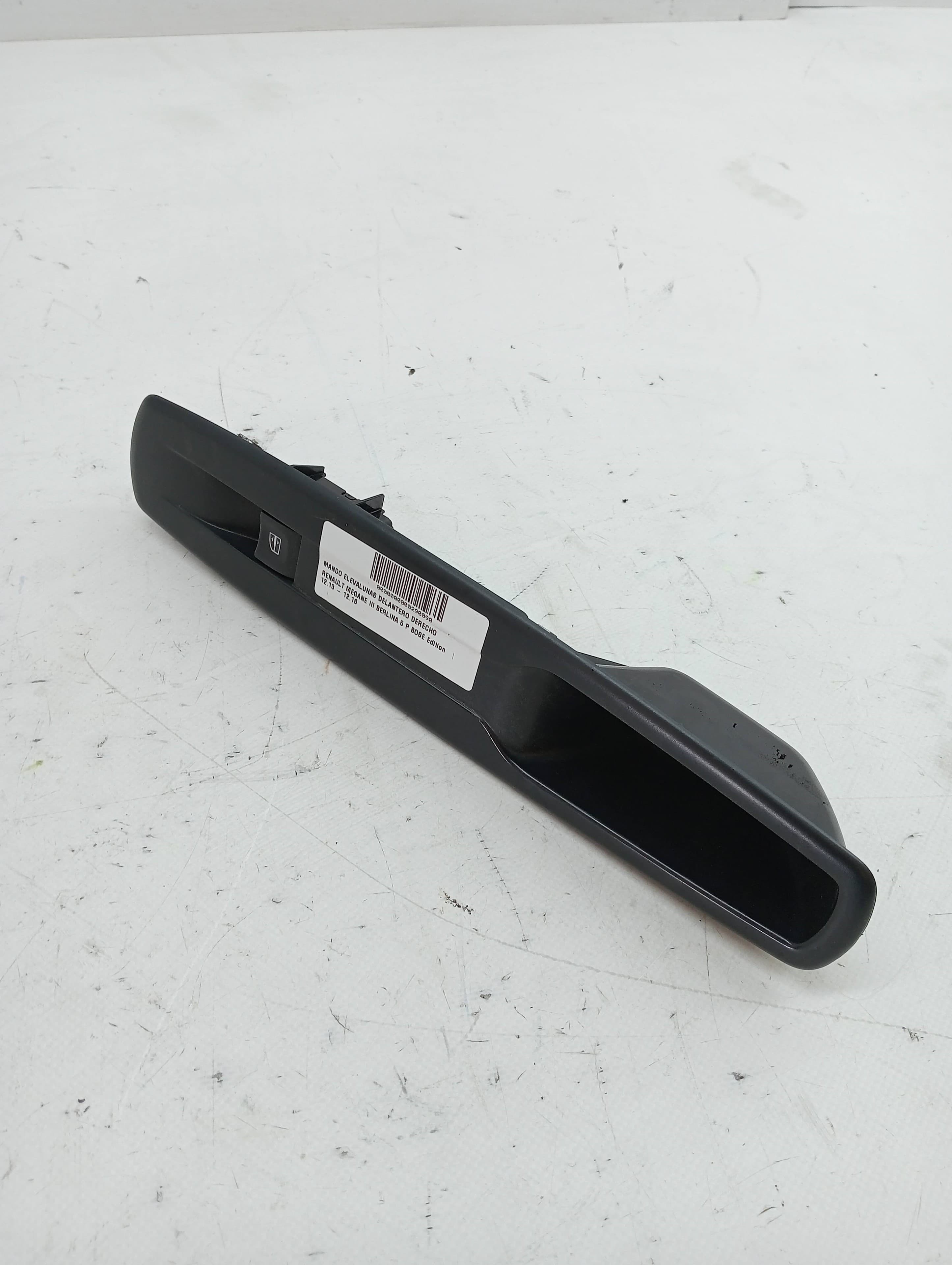 Mando elevalunas delantero derecho RENAULT MEGANE III BERLINA 5 P 3