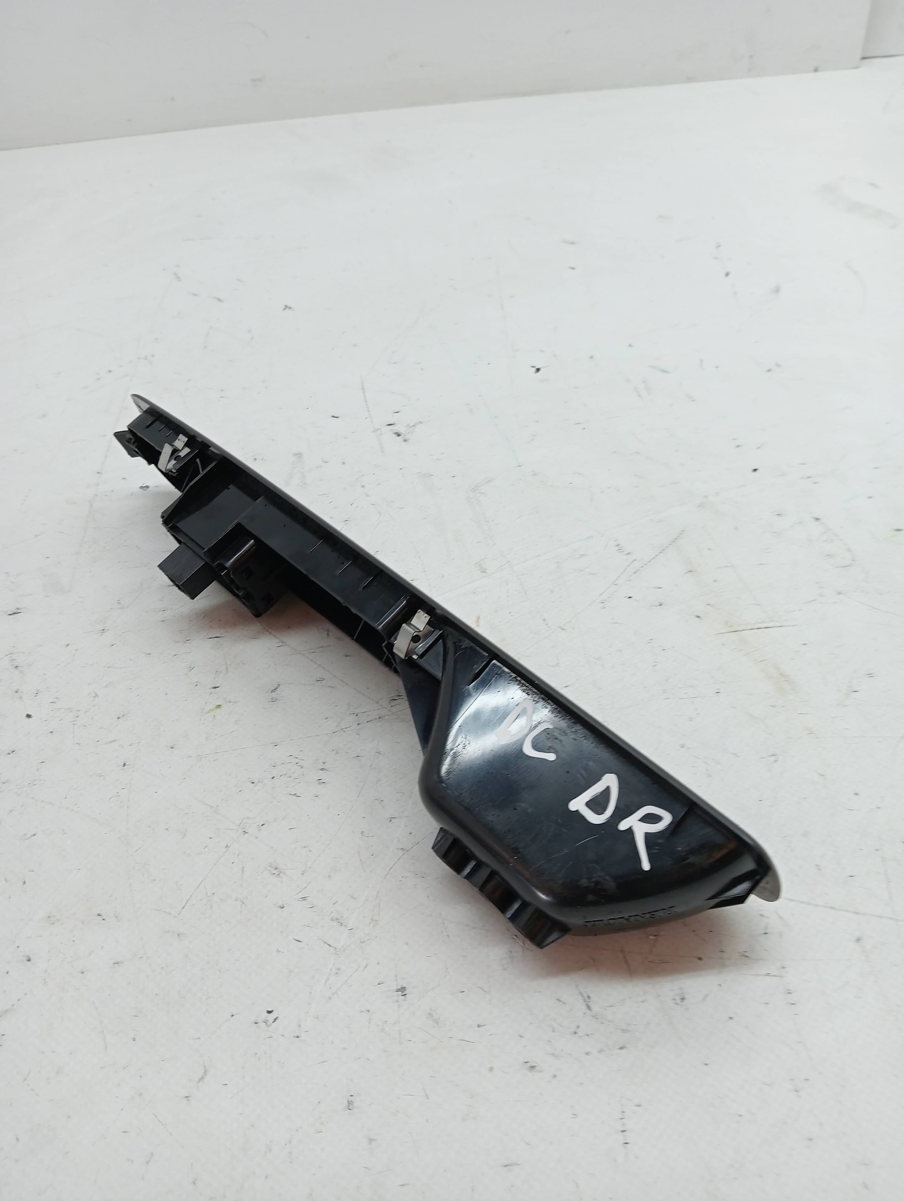 Mando elevalunas delantero derecho RENAULT MEGANE III BERLINA 5 P 2