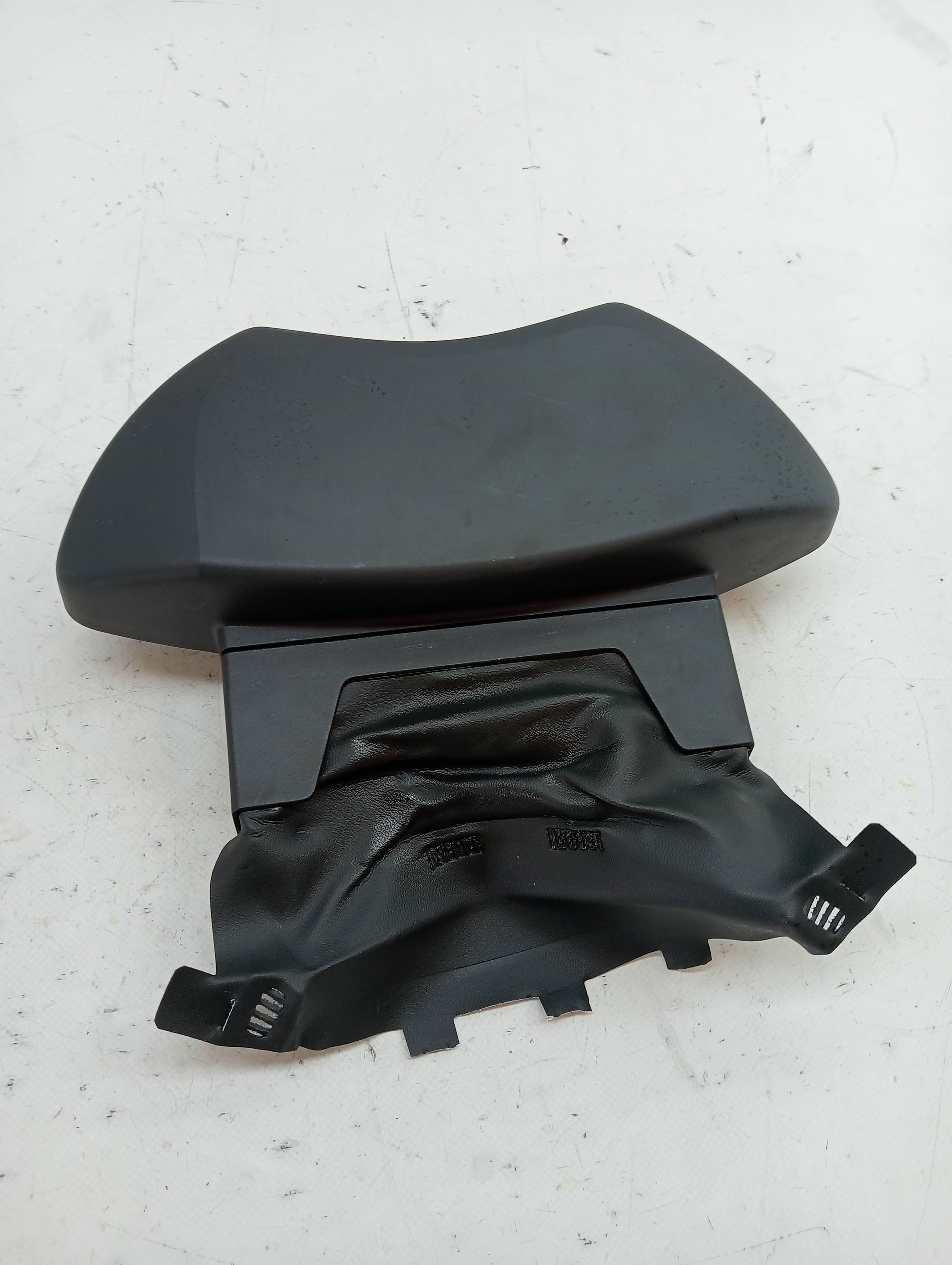Plastico RENAULT MEGANE III BERLINA 5 P 2