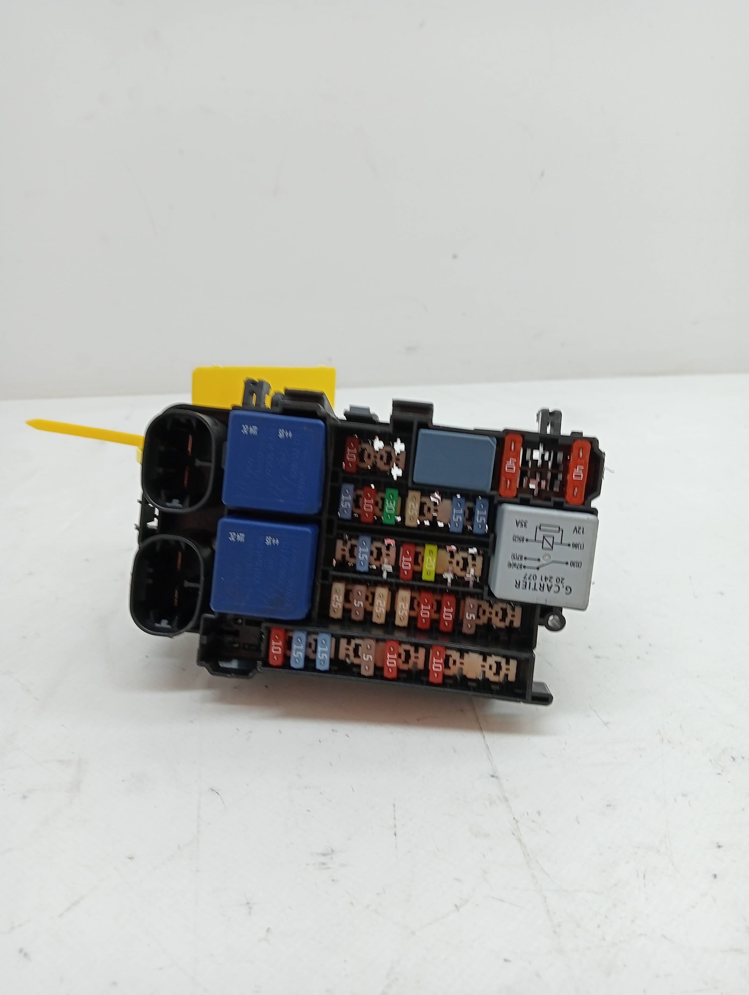 Caja reles / fusibles RENAULT MEGANE III BERLINA 5 P