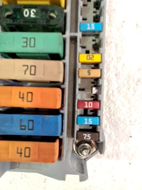 Caja reles / fusibles FIAT 500 CABRIO (150)