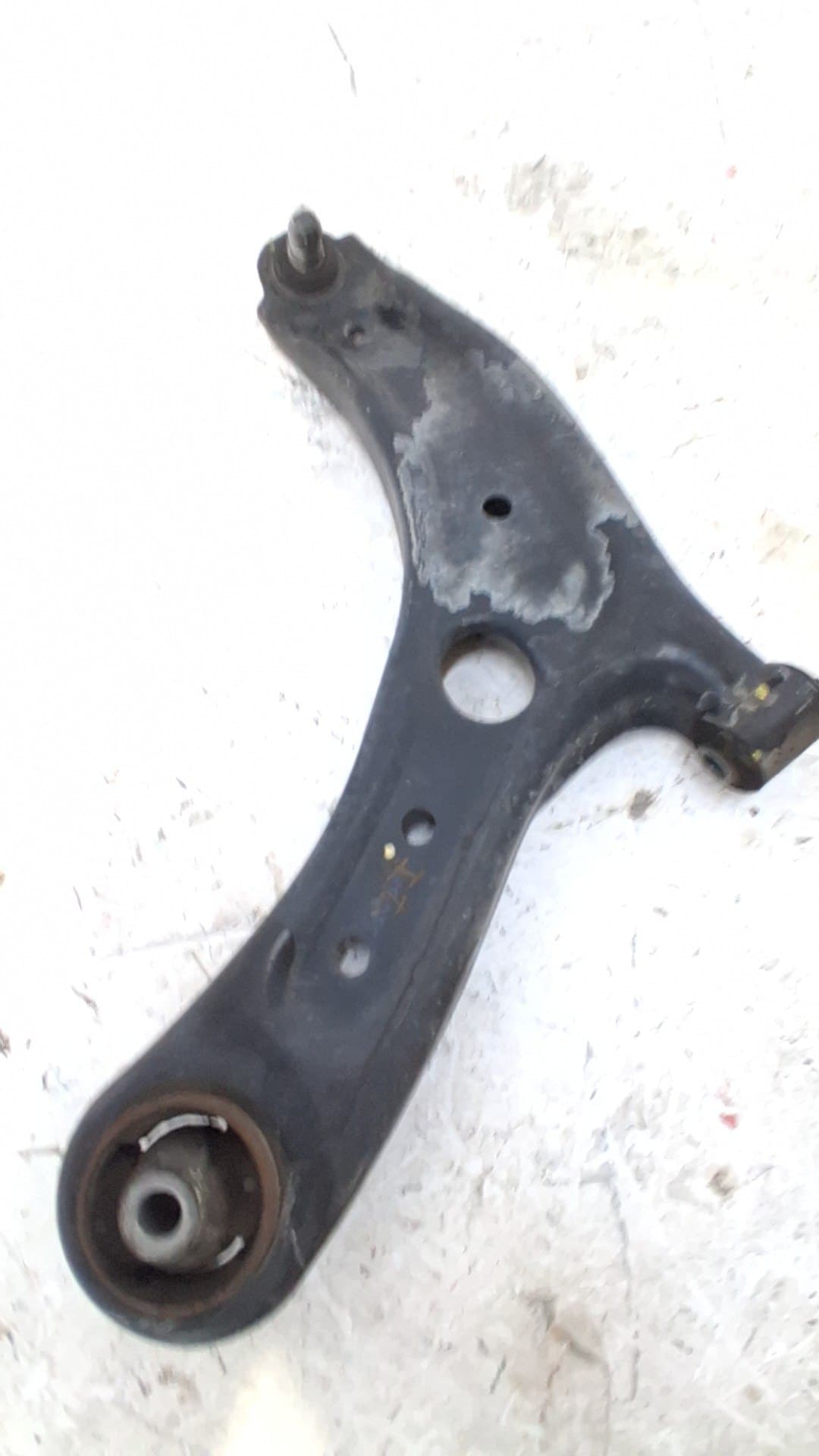 Brazo suspension inferior delantero izquierdo KIA STONIC