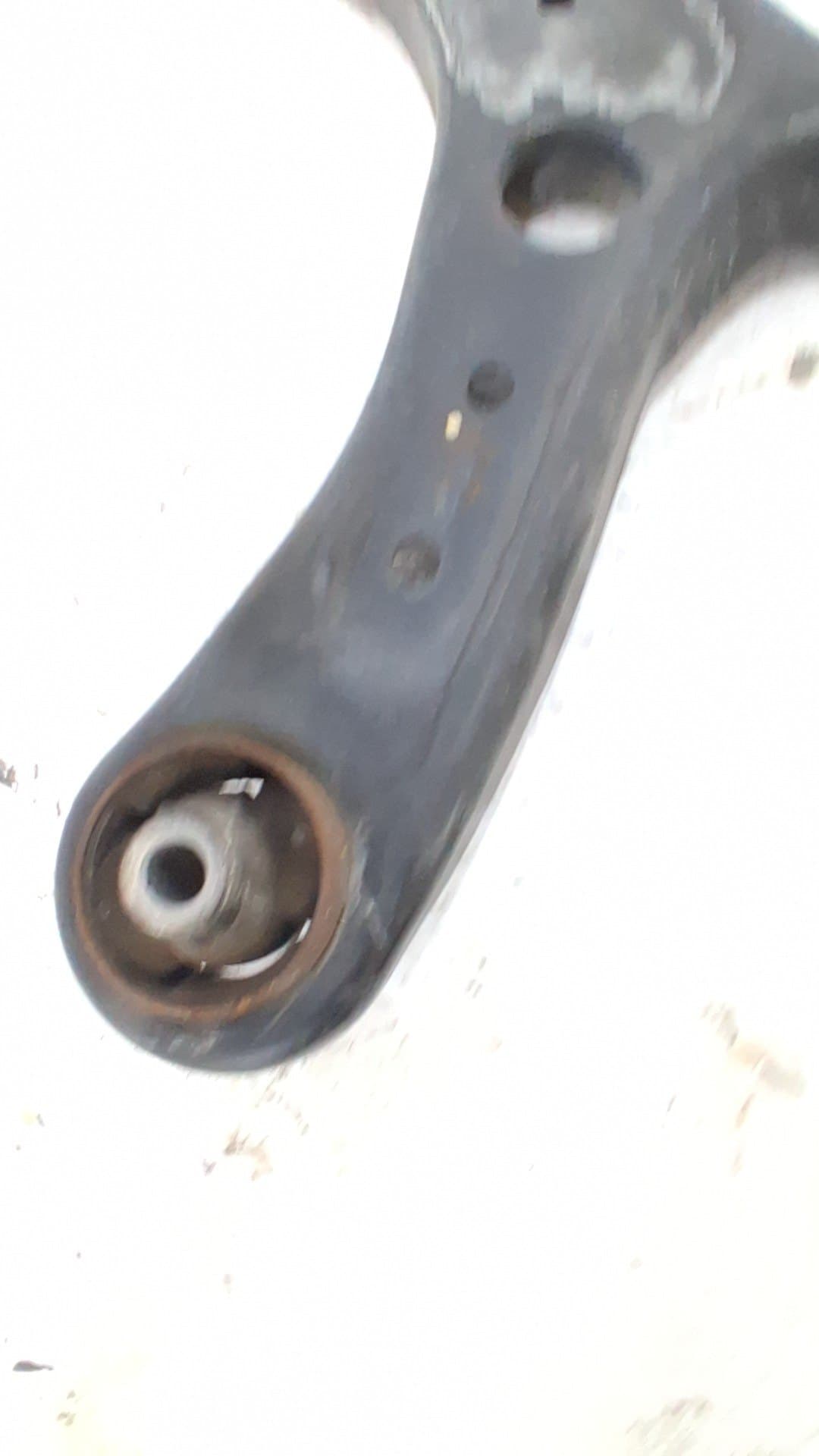 Brazo suspension inferior delantero izquierdo KIA STONIC 2
