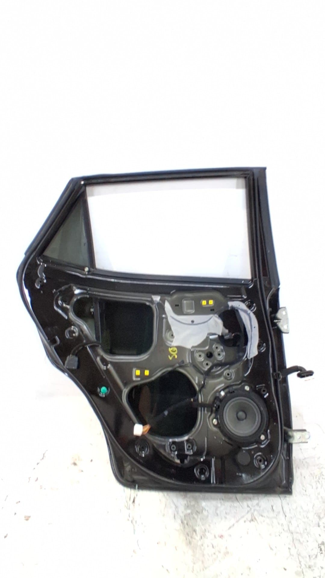 Puerta trasera izquierda KIA STONIC 2