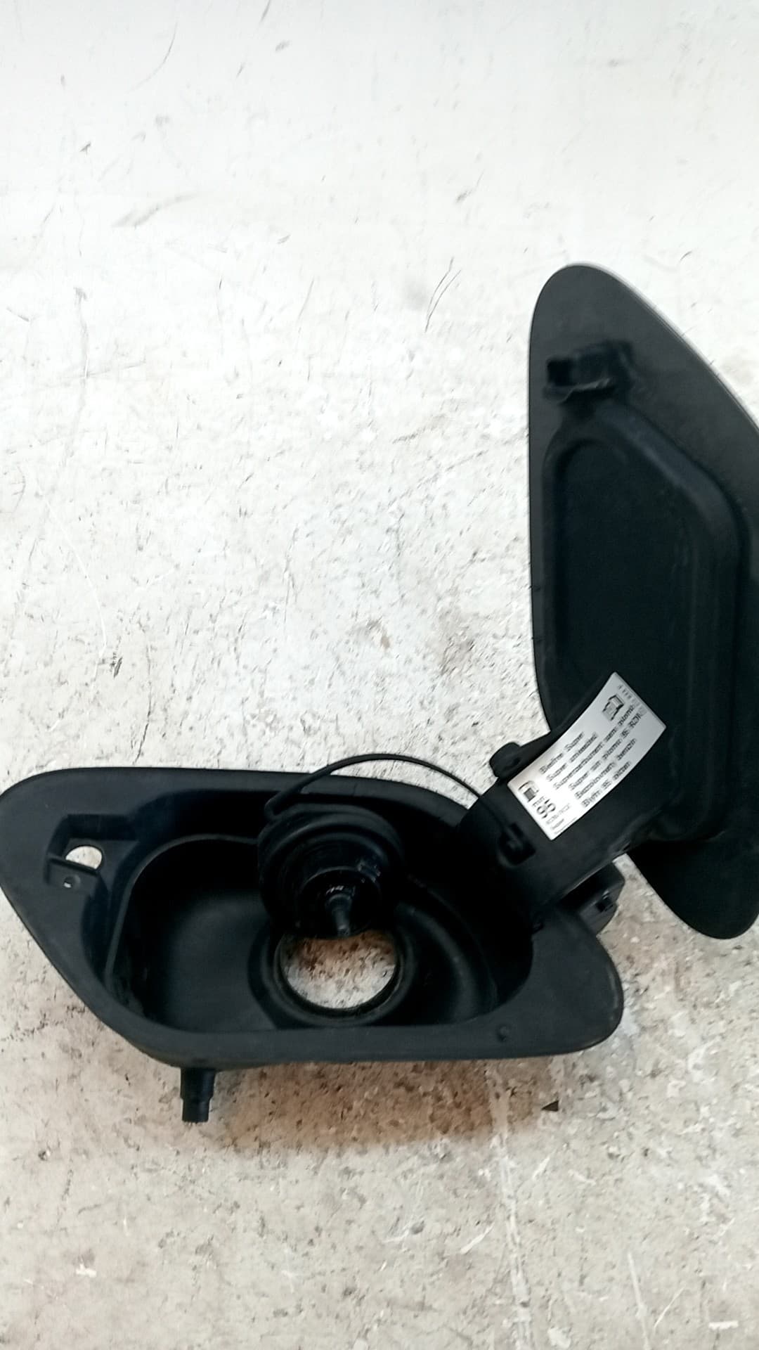 Tapa exterior combustible VOLKSWAGEN GOLF VII LIM 3