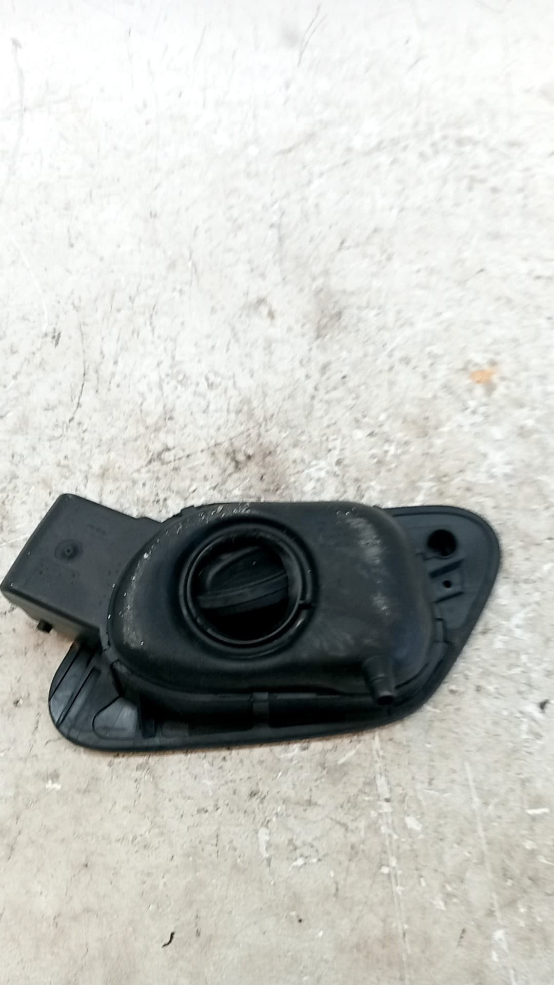 Tapa exterior combustible VOLKSWAGEN GOLF VII LIM 2
