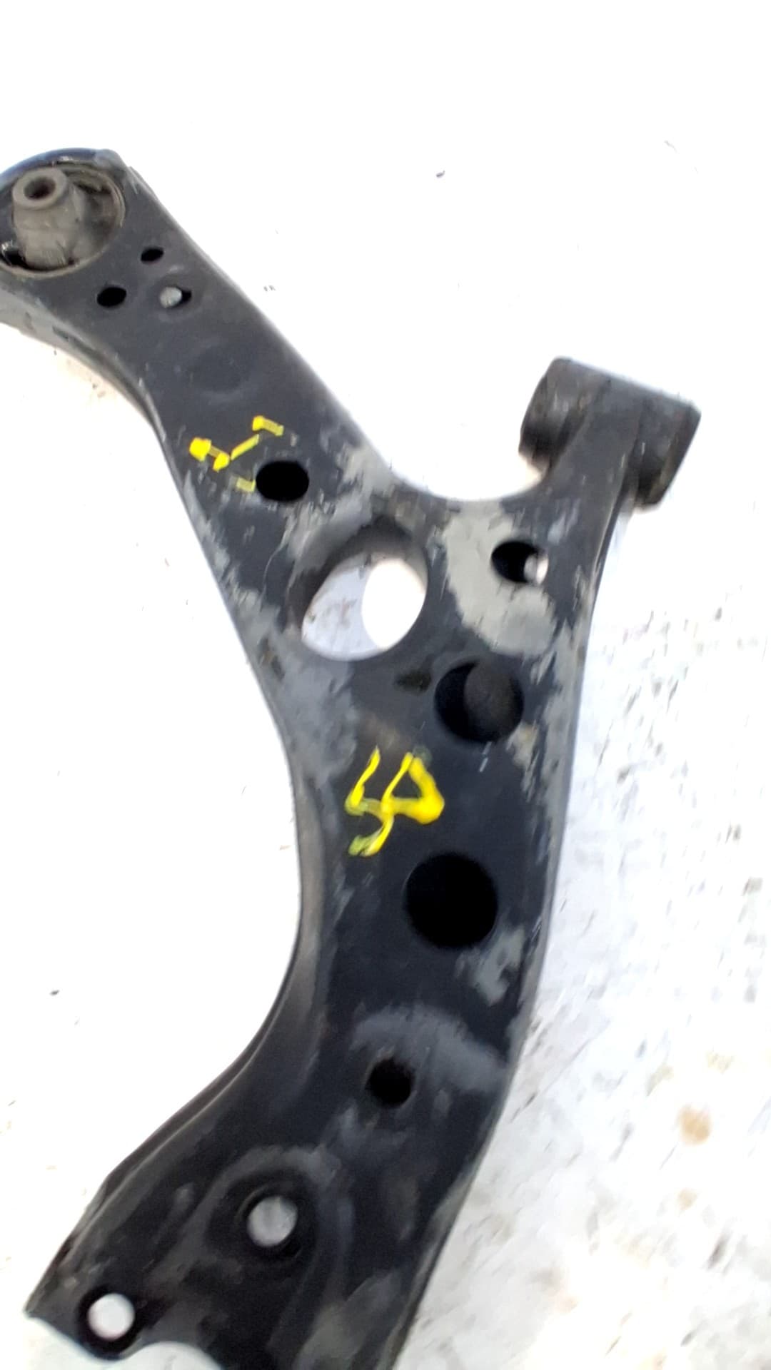 Brazo suspension inferior delantero izquierdo TOYOTA C-HR 2