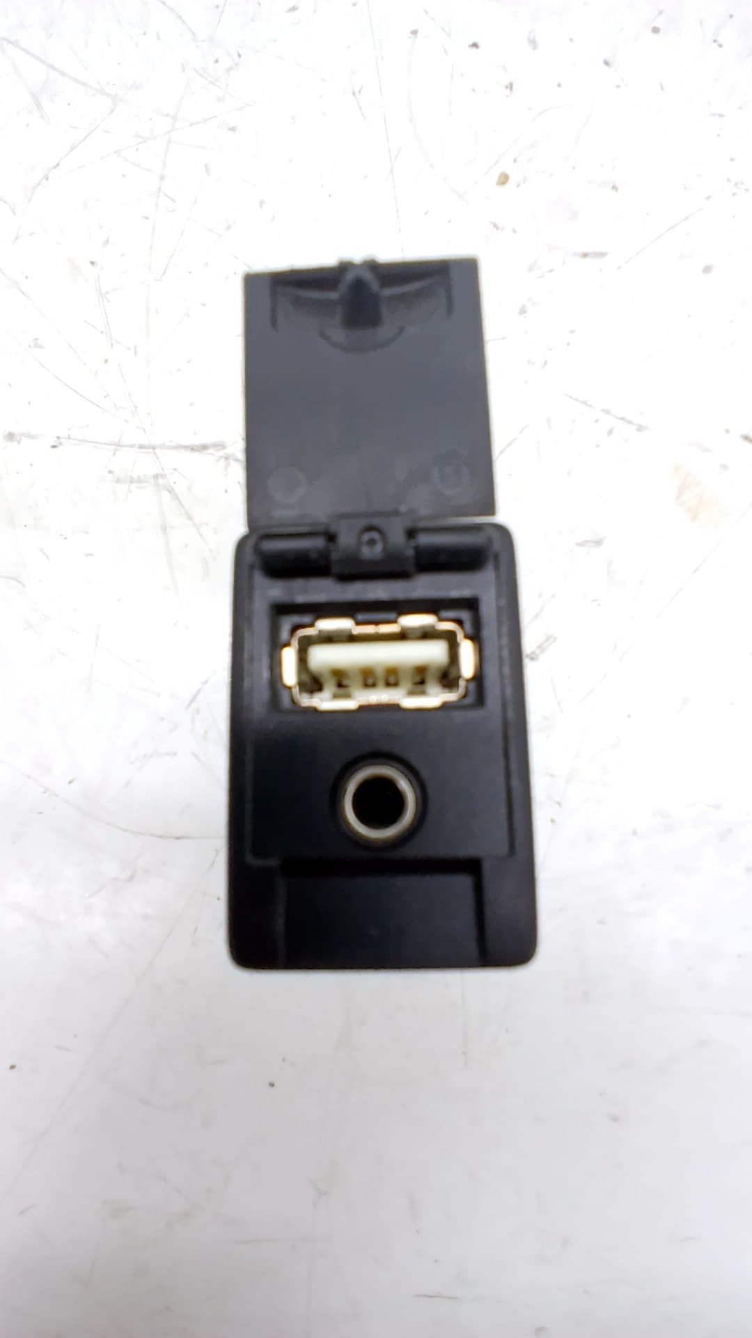Recambio TOYOTA C-HR ref. 86190F4010 3