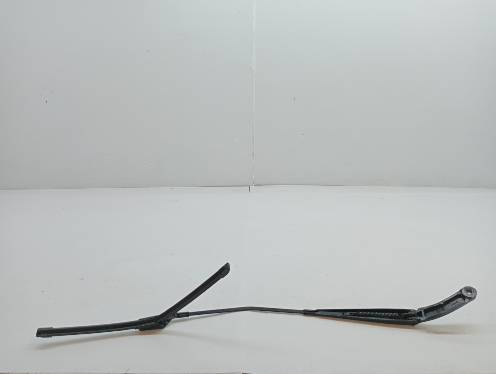 Brazo limpia delantero derecho VOLKSWAGEN T-CROSS