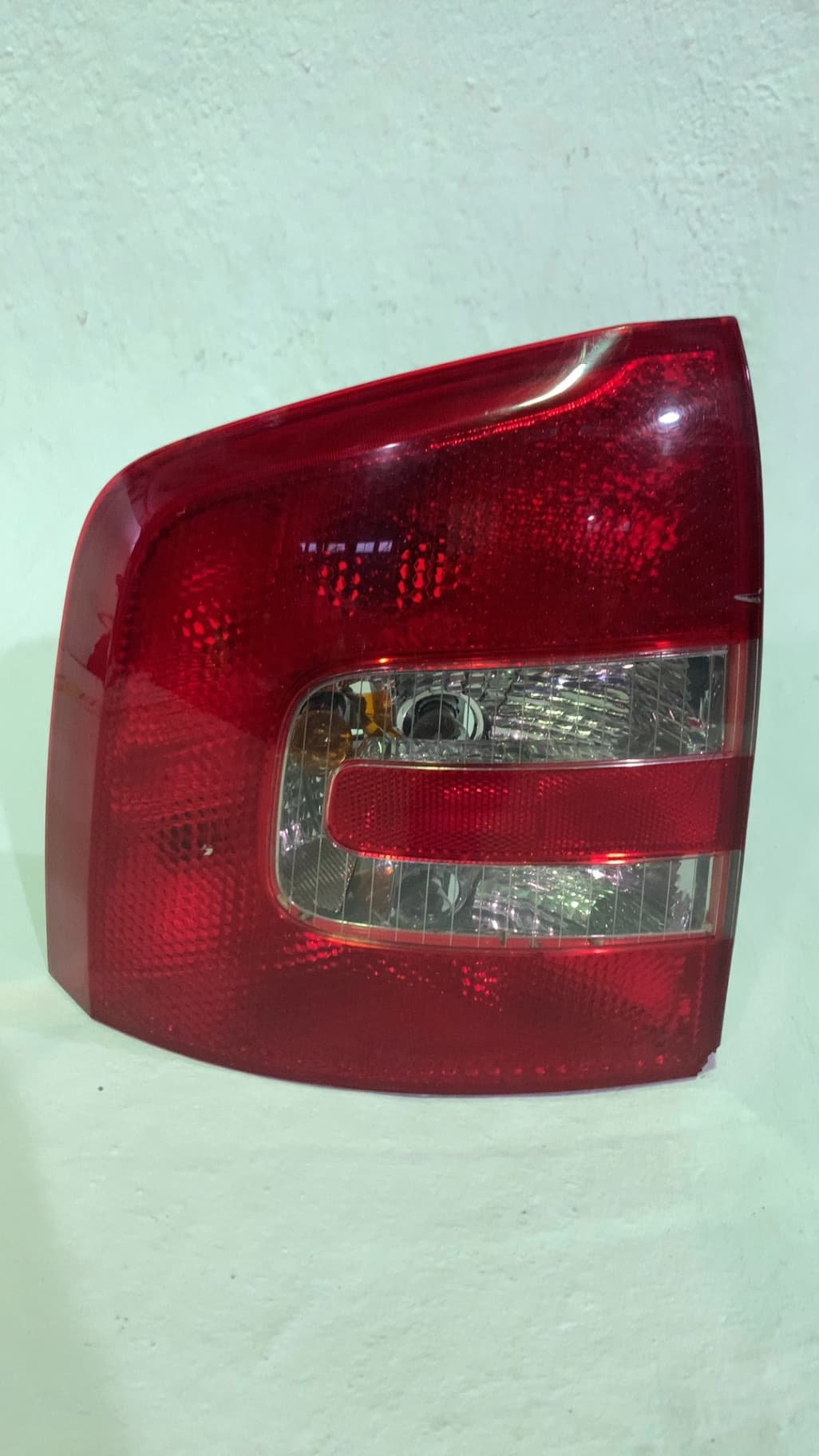 Piloto trasero izquierdo SKODA OCTAVIA BERLINA (1U2)