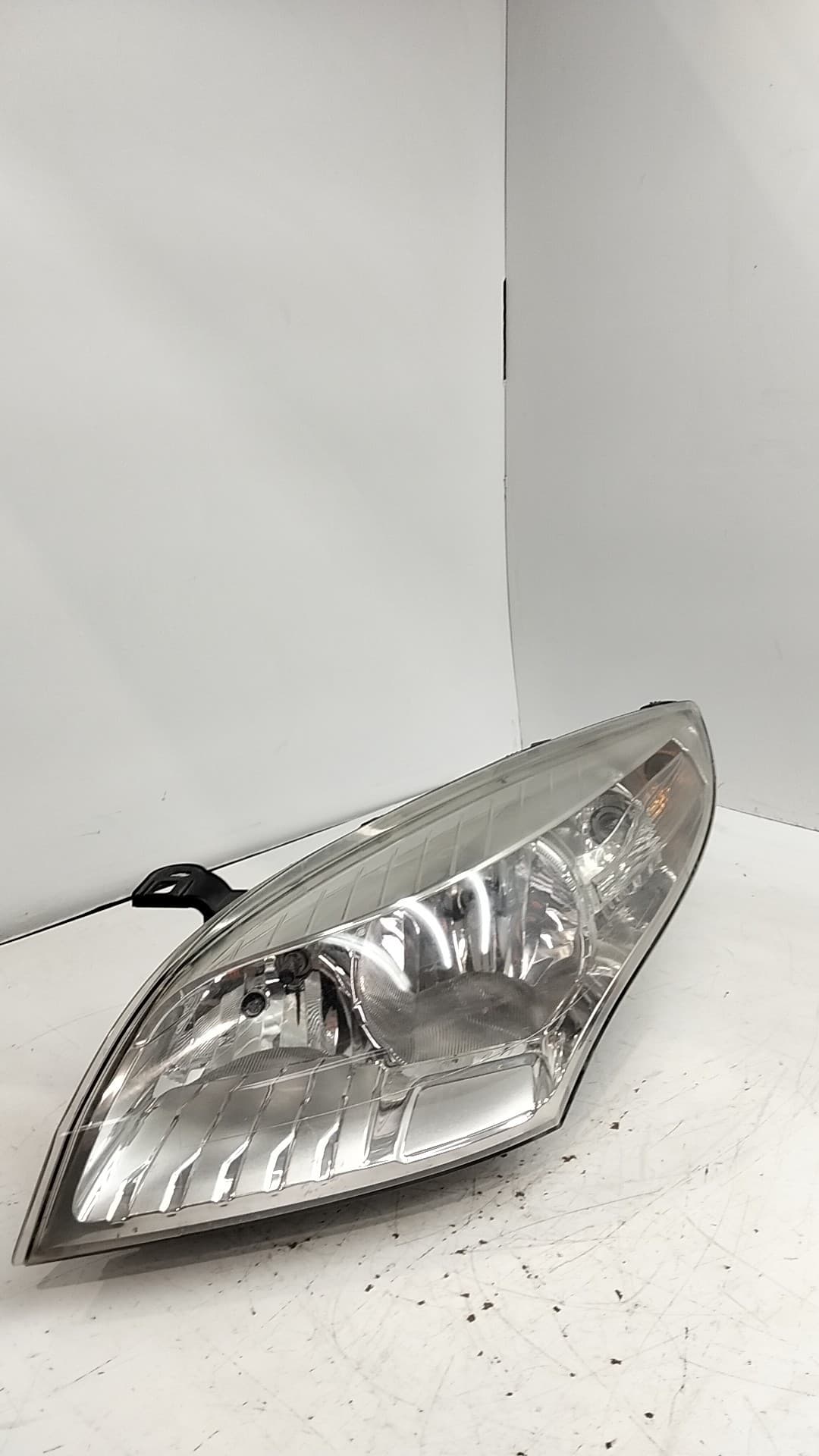 Faro izquierdo RENAULT MEGANE III BERLINA 5 P 4