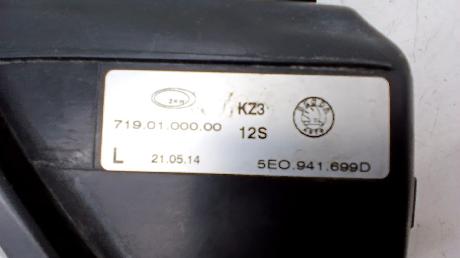 Faro antiniebla izquierdo SKODA OCTAVIA BERLINA (1Z3) 2