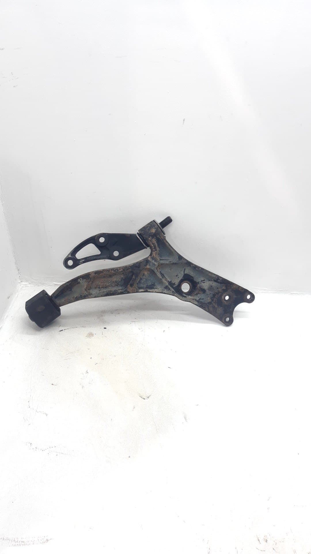 Brazo suspension inferior delantero izquierdo TATA INDICA