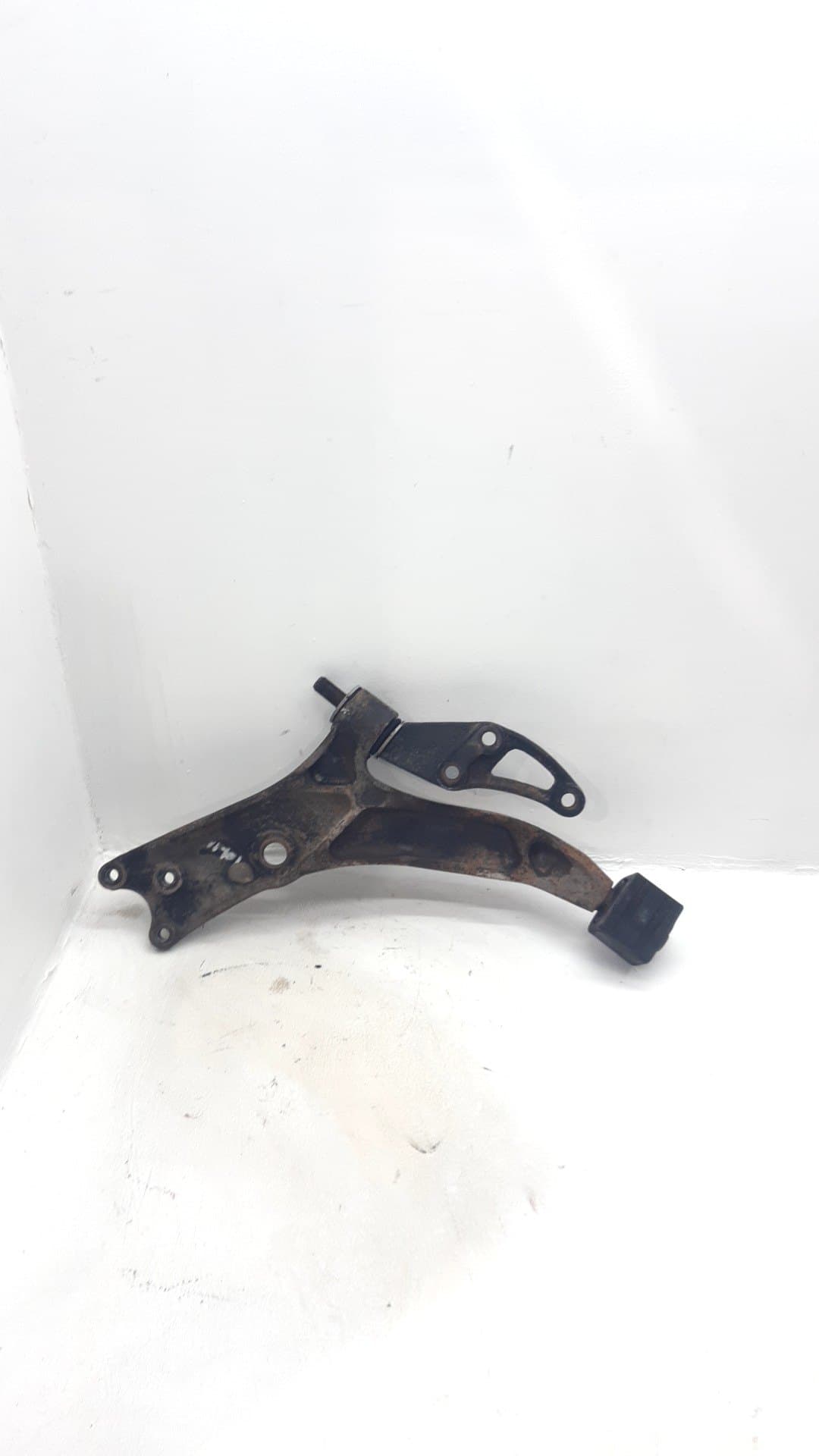 Brazo suspension inferior delantero izquierdo TATA INDICA 3