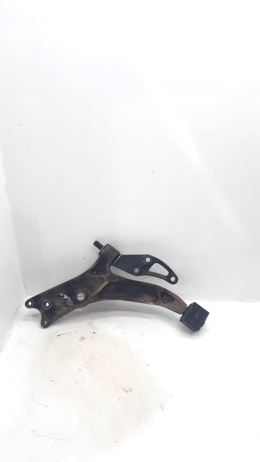 Brazo suspension inferior delantero izquierdo TATA INDICA 2