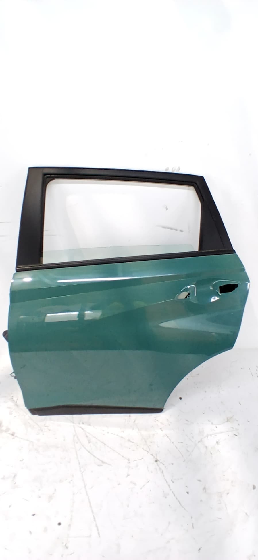 Puerta trasera izquierda HYUNDAI BAYON