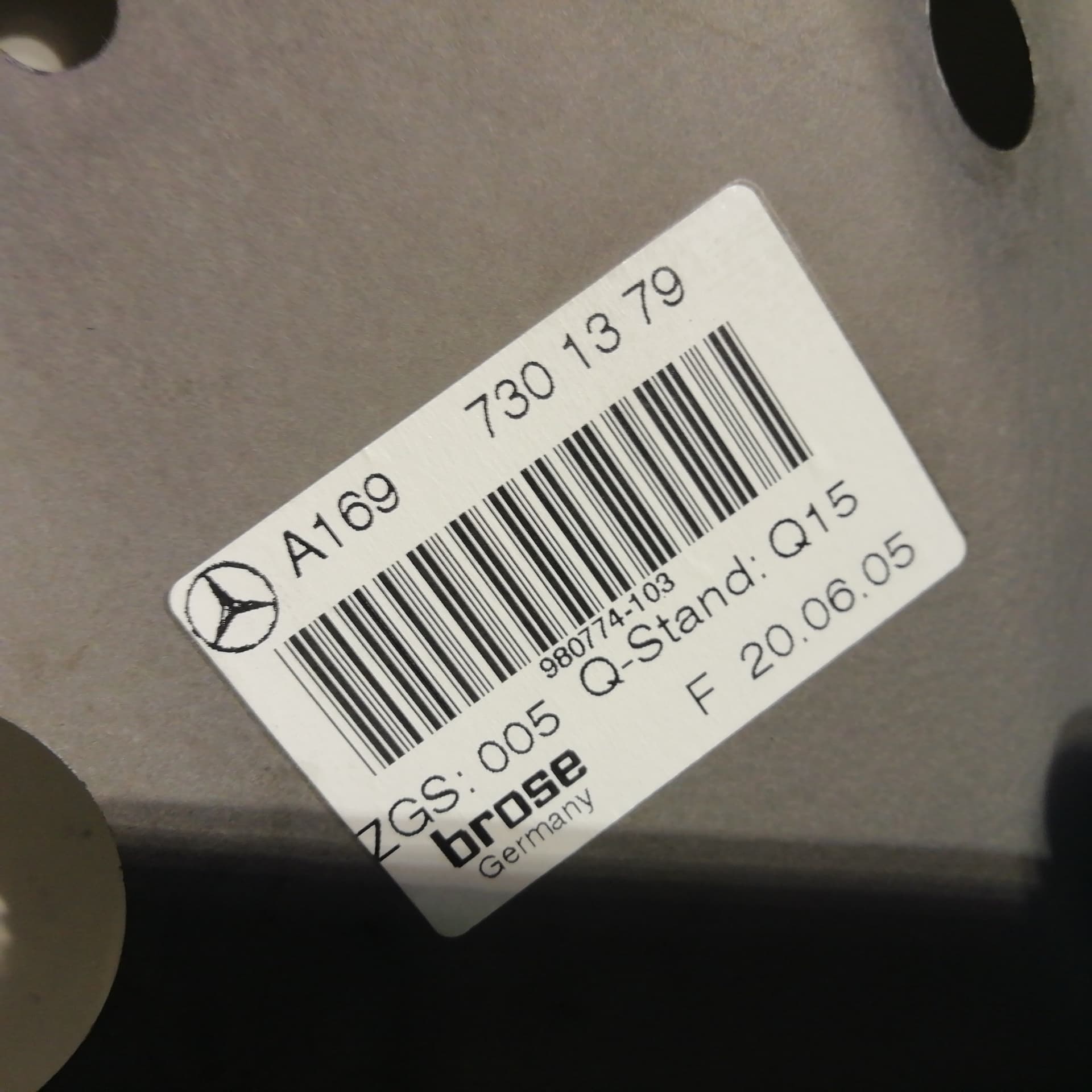 Motor elevalunas trasero izquierdo MERCEDES-BENZ CLASE A (W169) 3