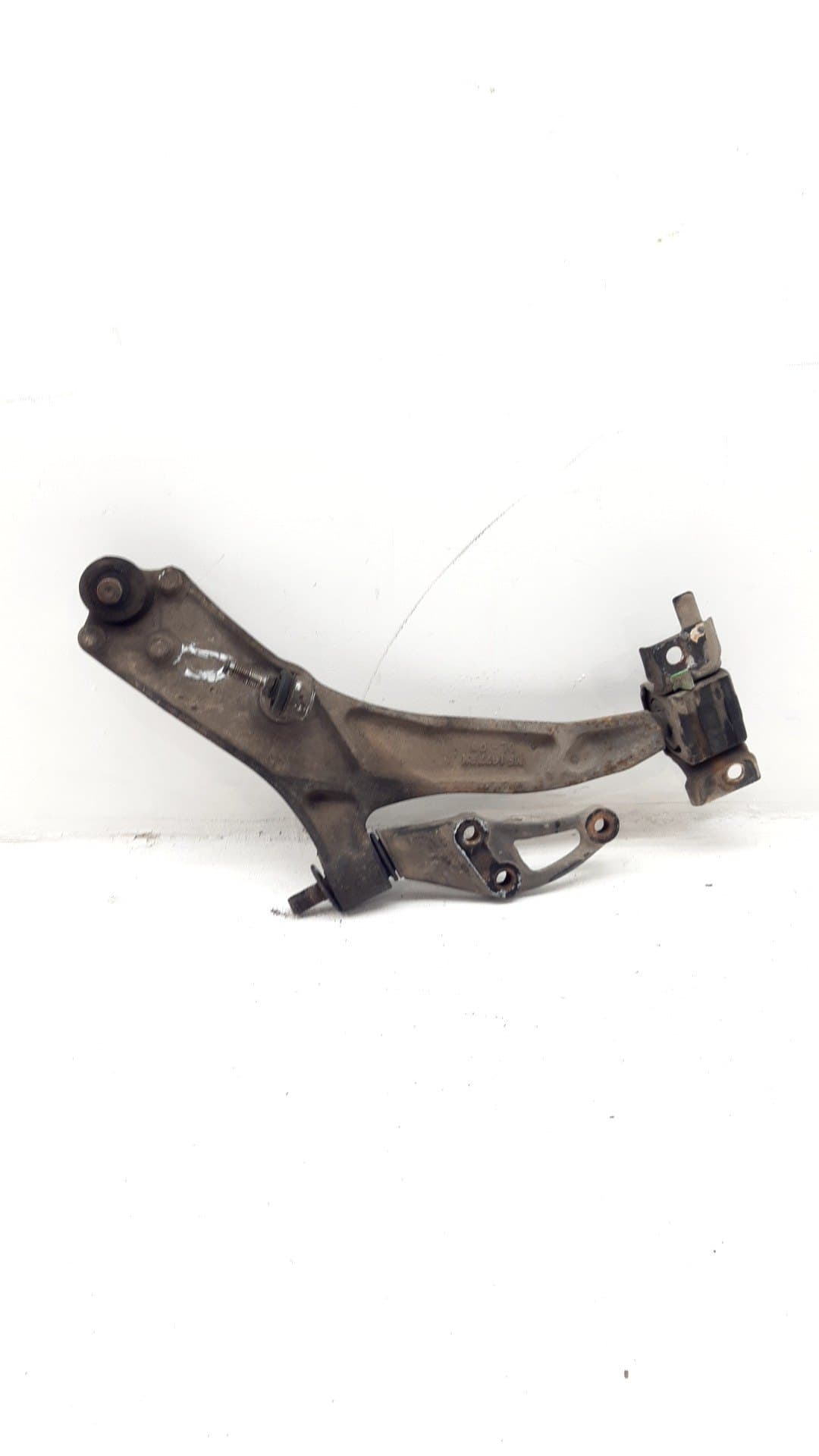 Brazo suspension inferior delantero derecho TATA INDICA 2