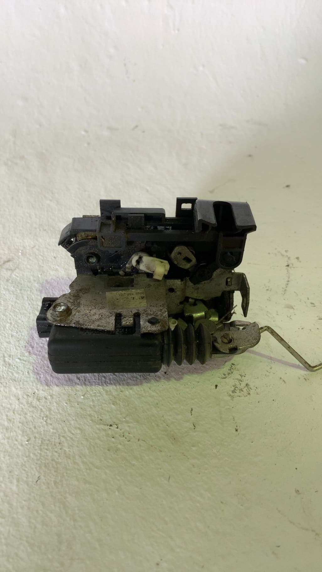 Cerradura puerta delantera derecha DACIA SANDERO 3