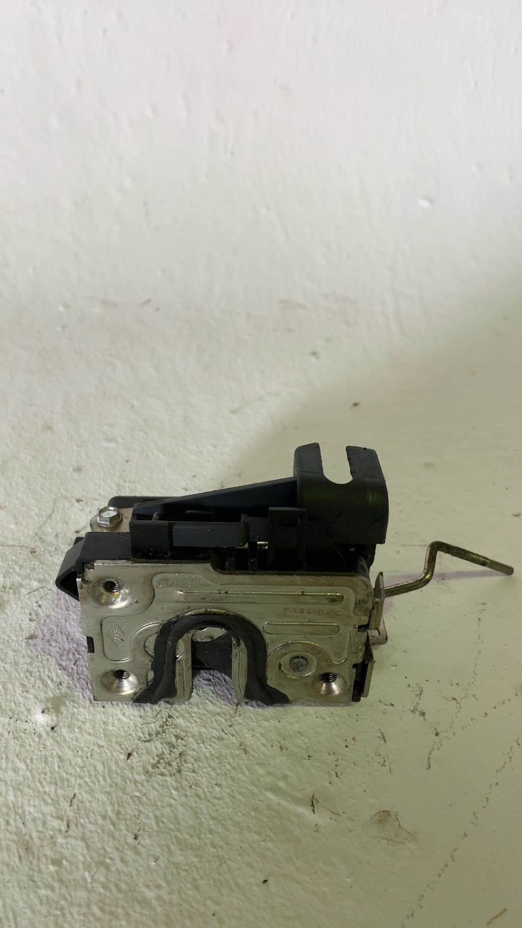 Cerradura puerta delantera izquierda DACIA SANDERO 3