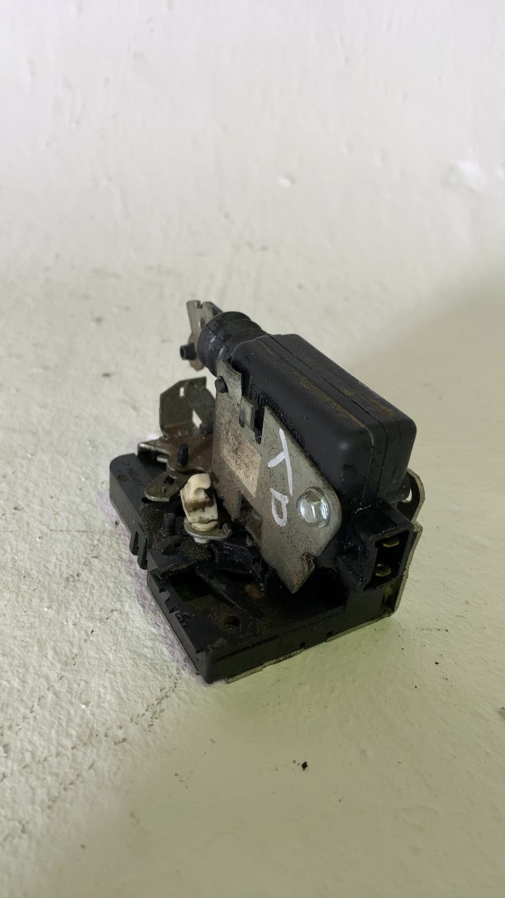 Cerradura puerta trasera derecha DACIA SANDERO 3