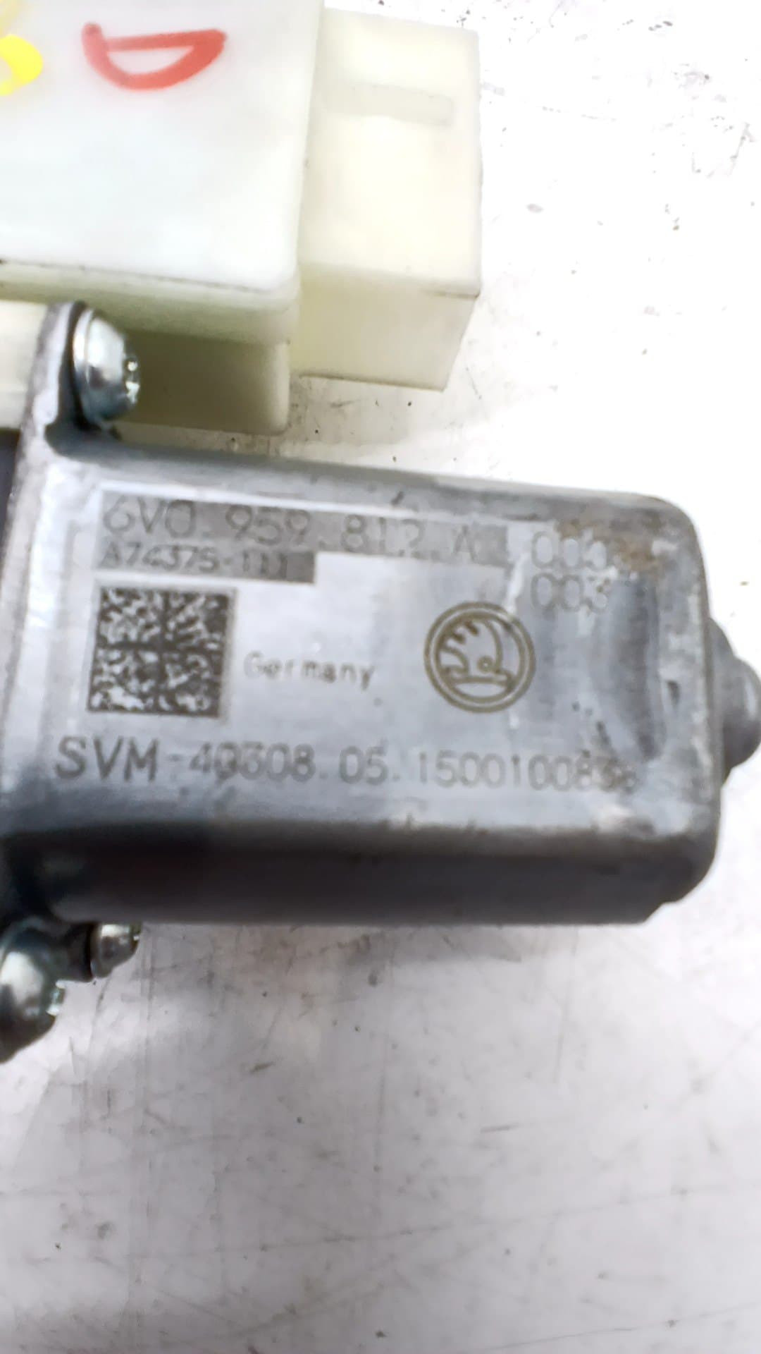 Motor elevalunas trasero derecho SKODA FABIA 3