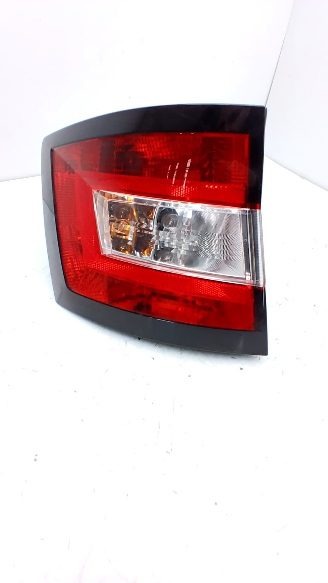 Piloto trasero izquierdo SKODA FABIA