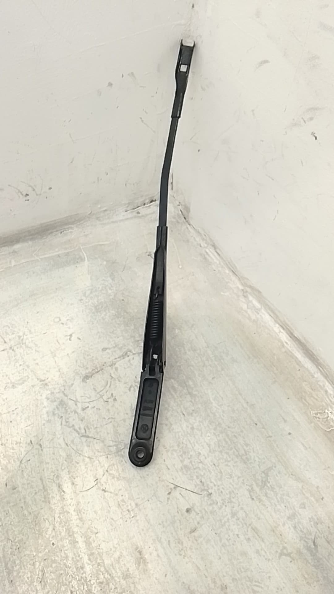 Brazo limpia delantero izquierdo AUDI A4 AVANT (8W5) 2