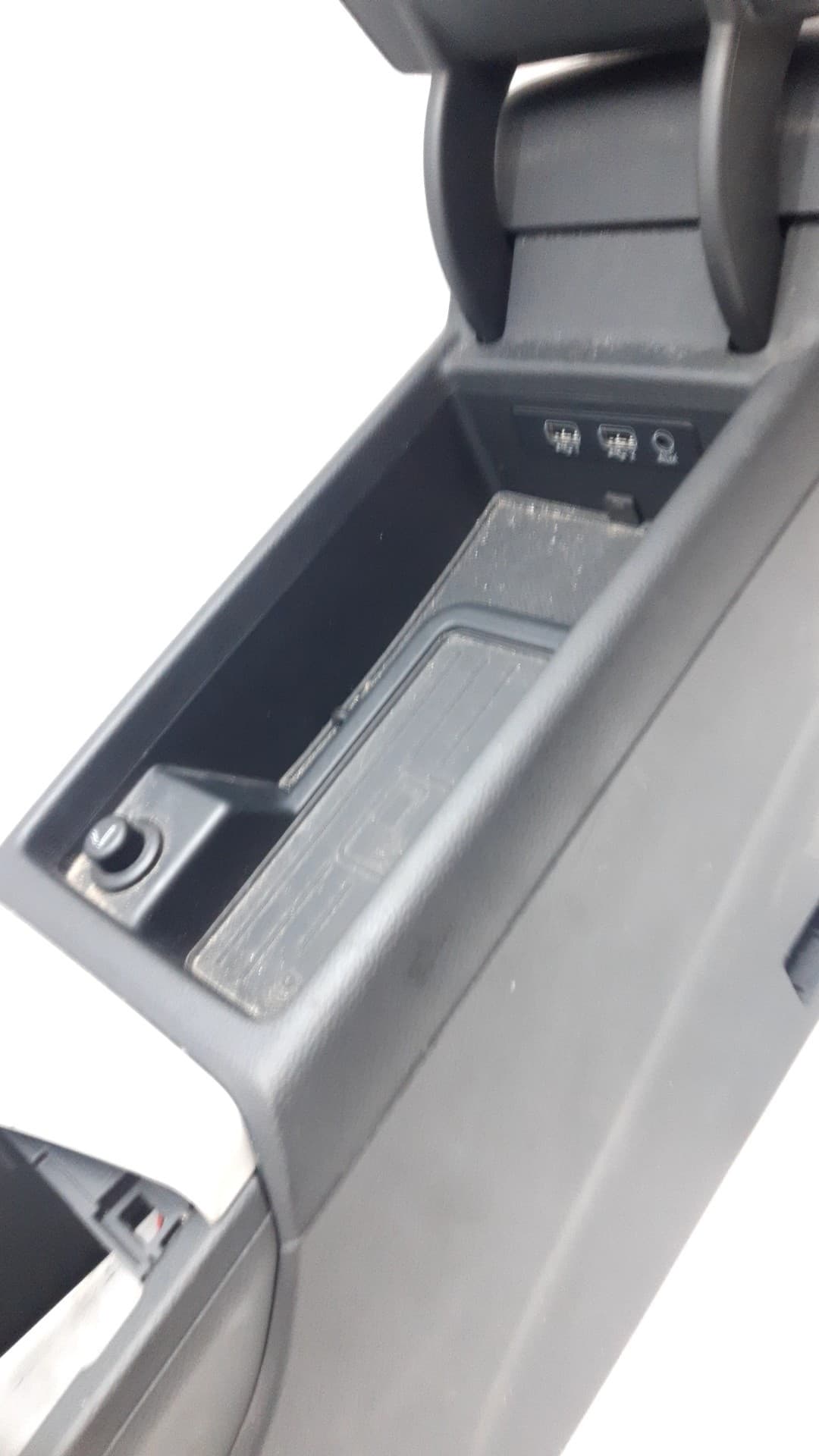 Consola central AUDI A4 AVANT (8W5) 3