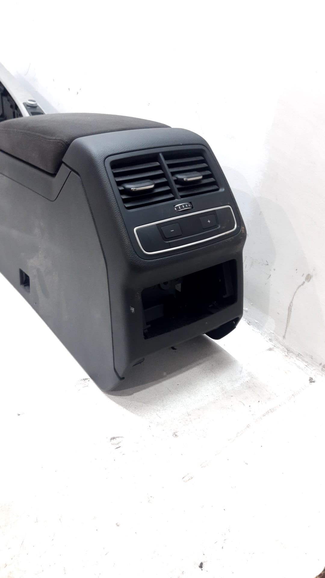 Consola central AUDI A4 AVANT (8W5) 2