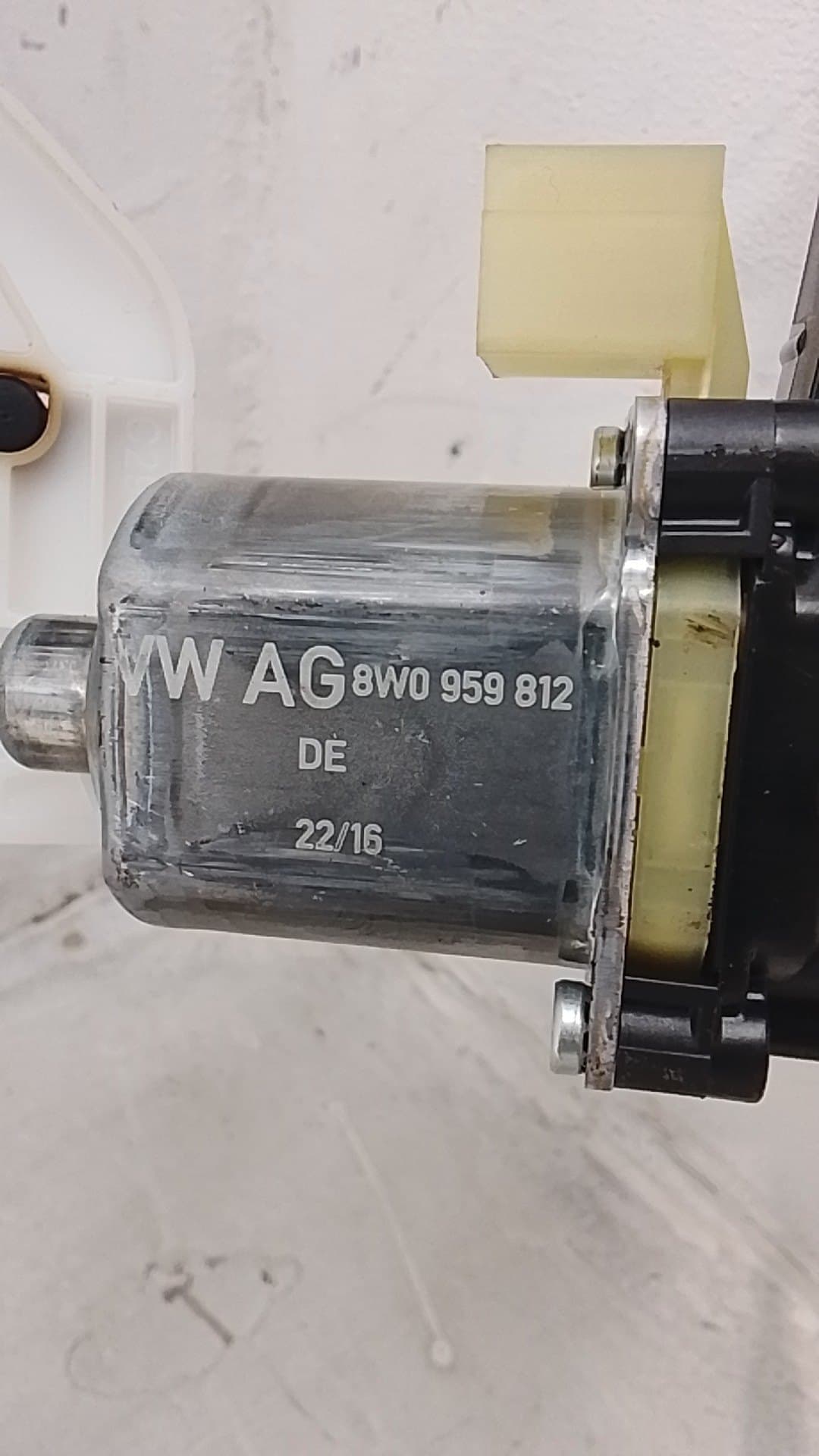 Elevalunas trasero derecho AUDI A4 AVANT (8W5) 4