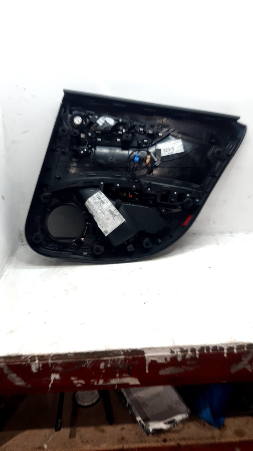 Recambio AUDI A4 AVANT (8W5) ref. 8W0867303A 3