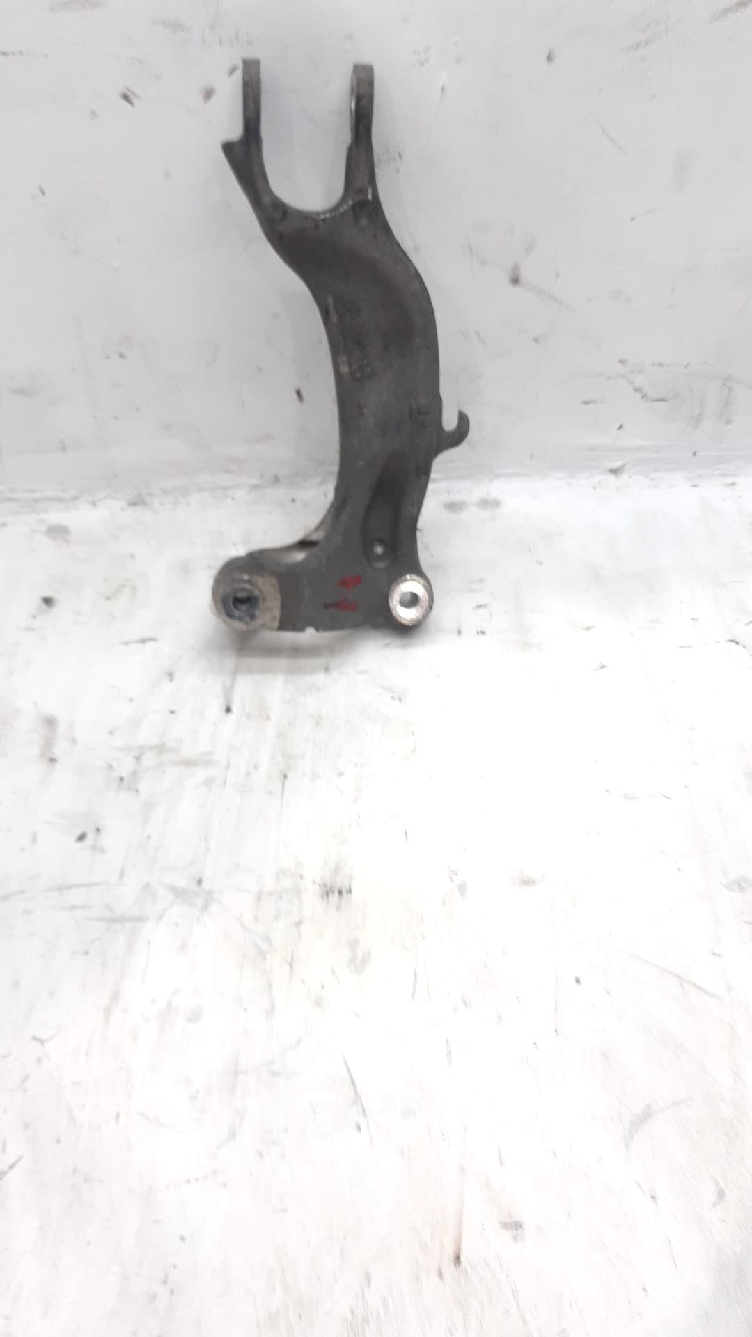 Brazo suspension superior delantero izquierdo AUDI A4 AVANT (8W5)