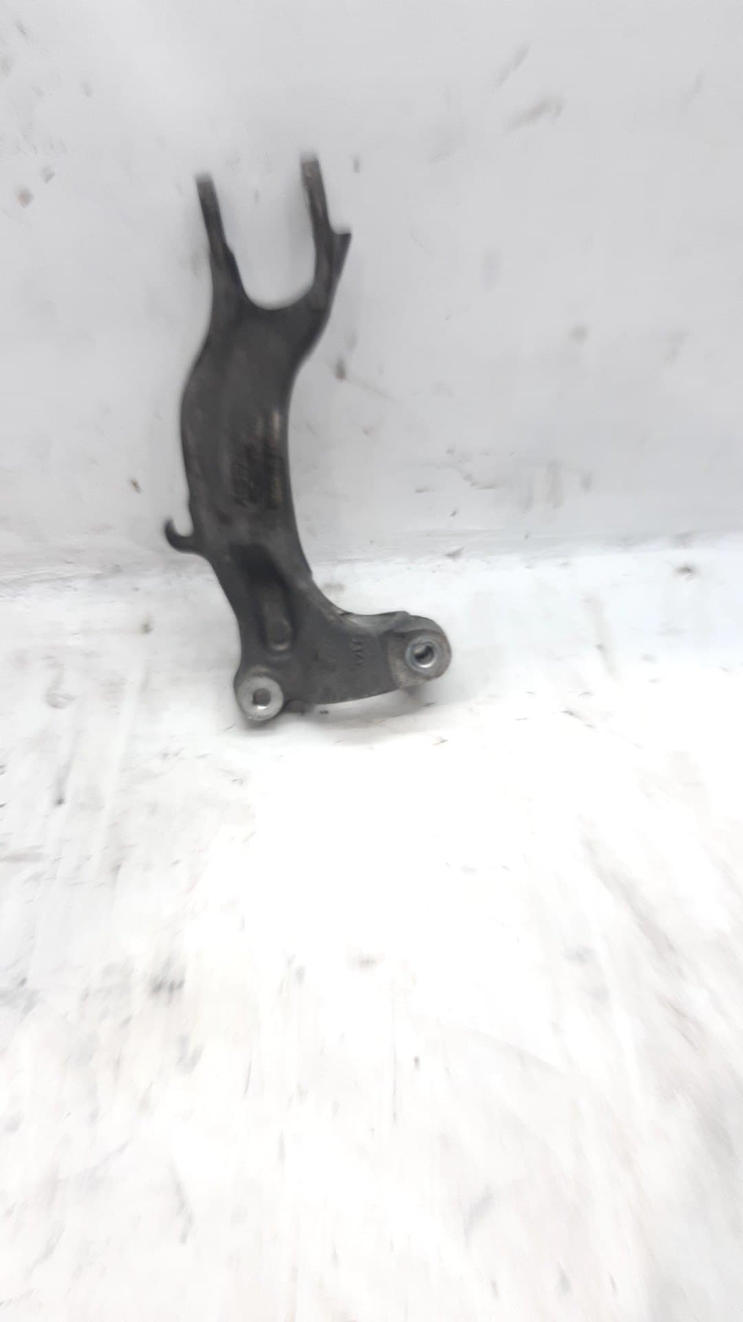 Brazo suspension superior delantero izquierdo AUDI A4 AVANT (8W5) 2
