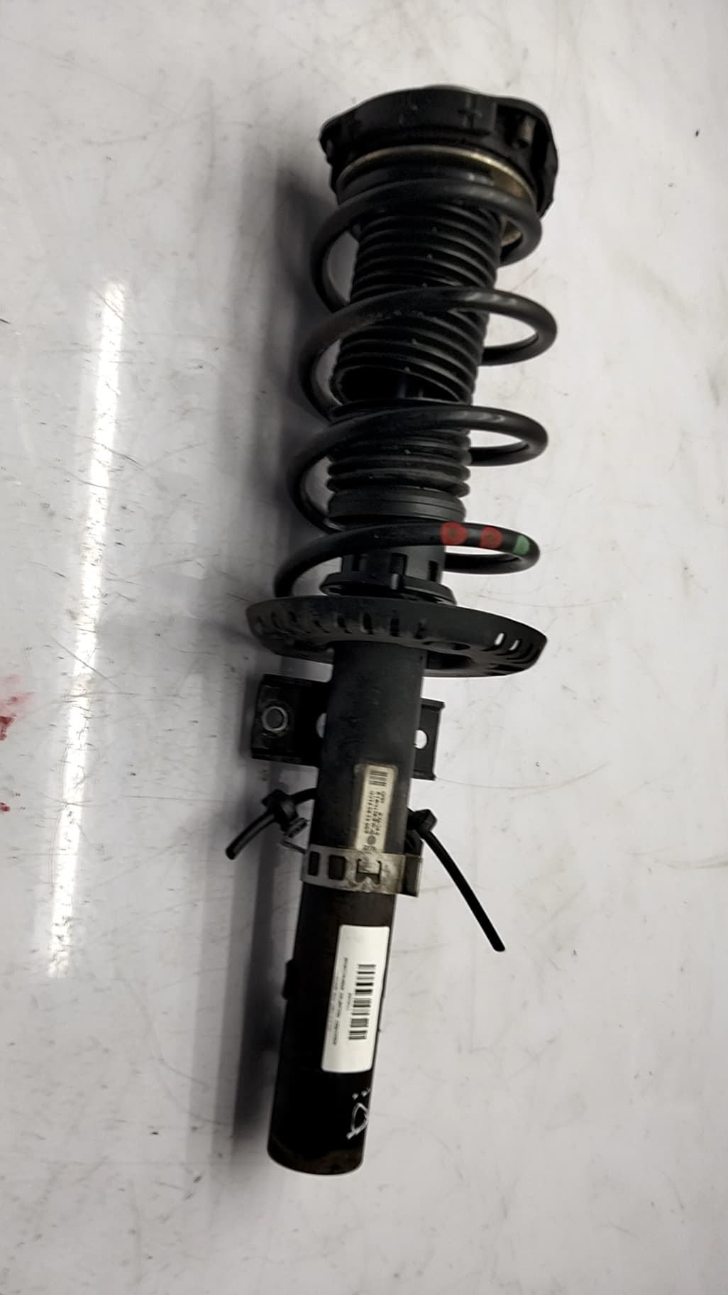 Amortiguador delantero izquierdo VOLKSWAGEN POLO (9N1)