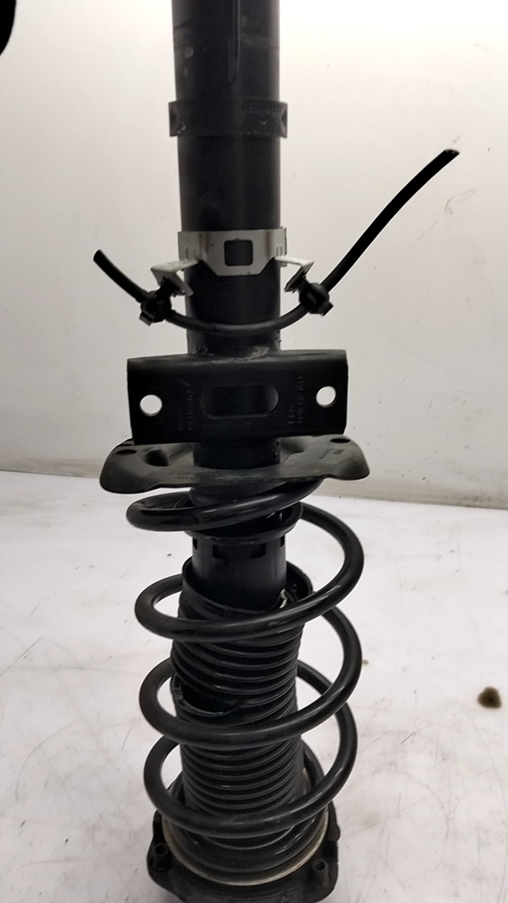 Amortiguador delantero izquierdo VOLKSWAGEN POLO (9N1) 2