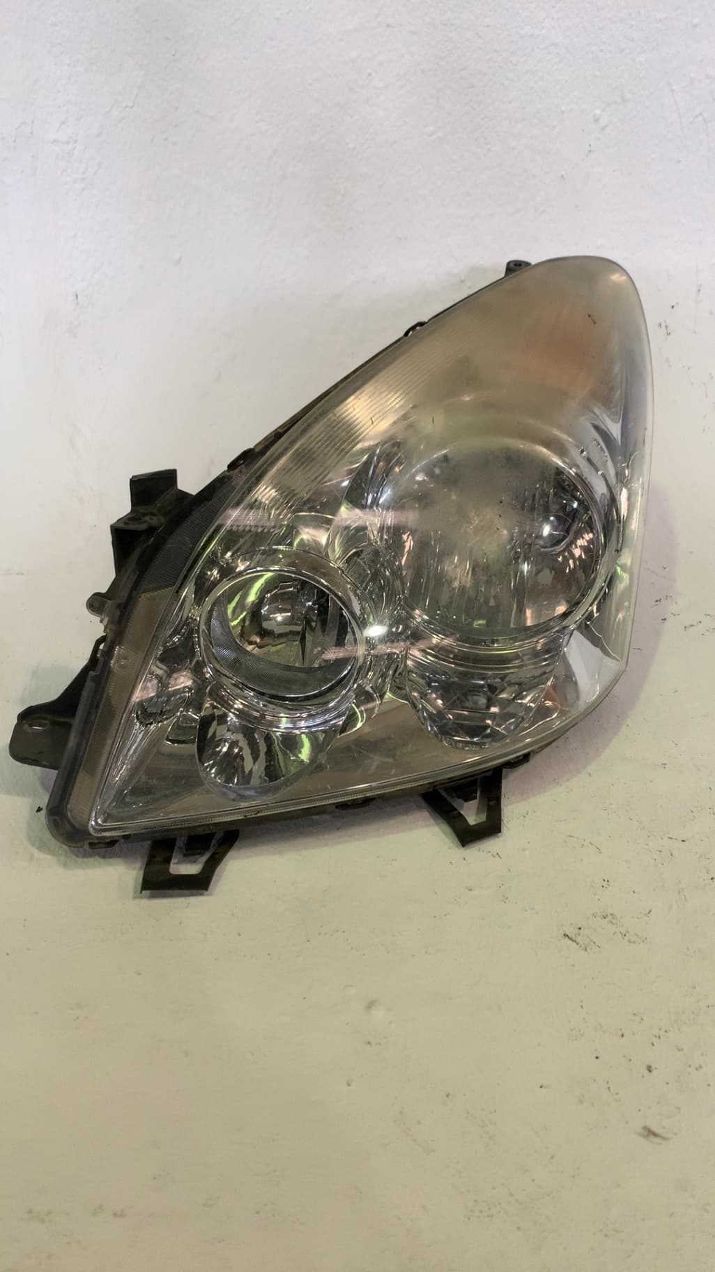 Faro izquierdo TOYOTA COROLLA VERSO (R1)