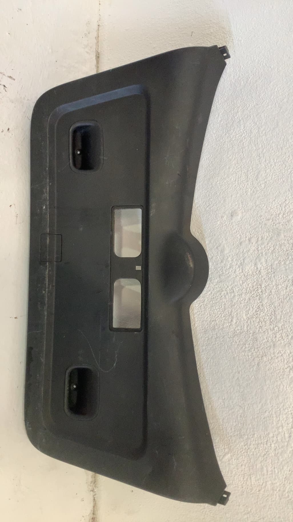 Guarnecido porton trasero TOYOTA COROLLA VERSO (R1)
