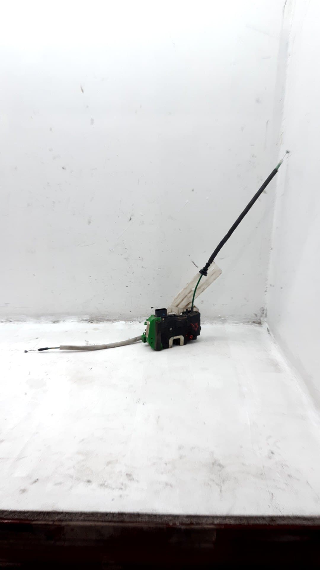 Cerradura puerta delantera izquierda HYUNDAI I40