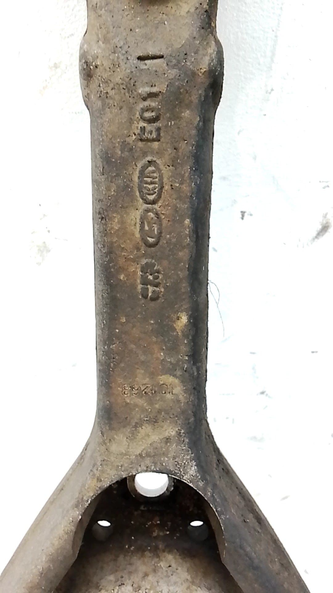 Brazo suspension inferior trasero derecho HYUNDAI I40 2