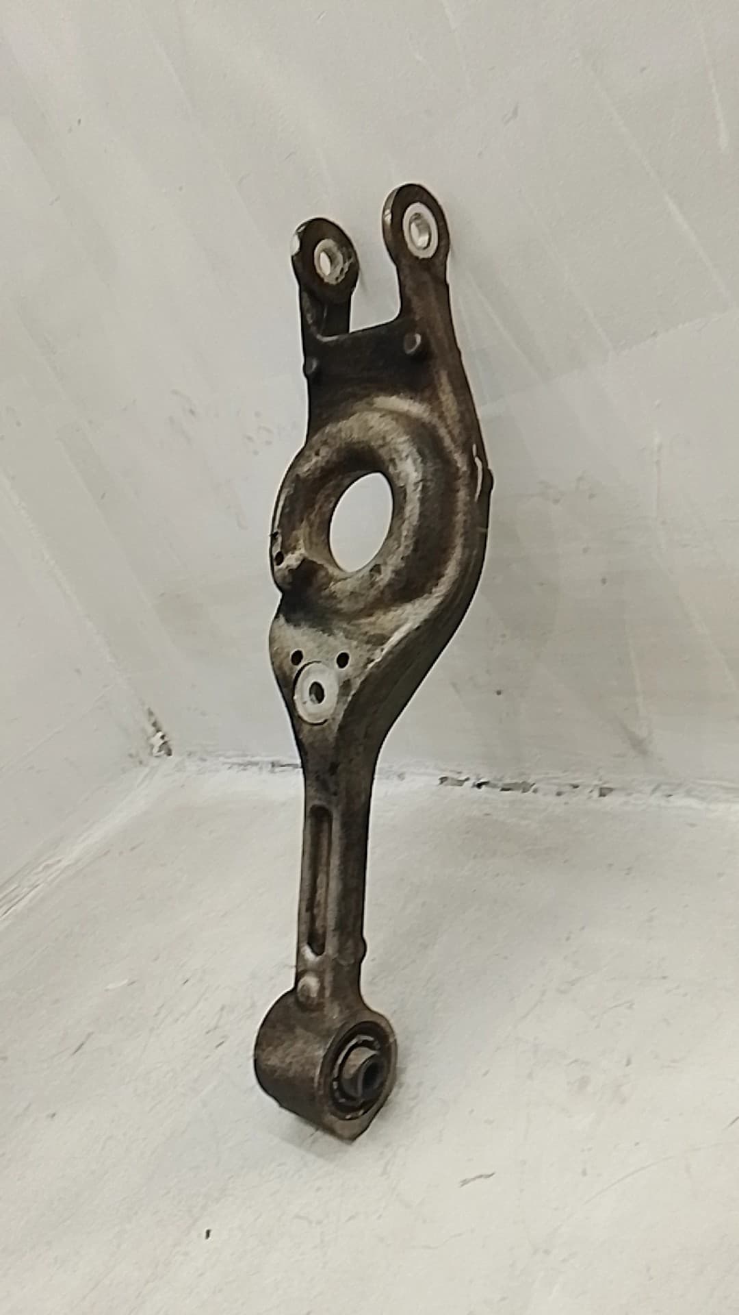 Brazo suspension inferior trasero izquierdo HYUNDAI I40