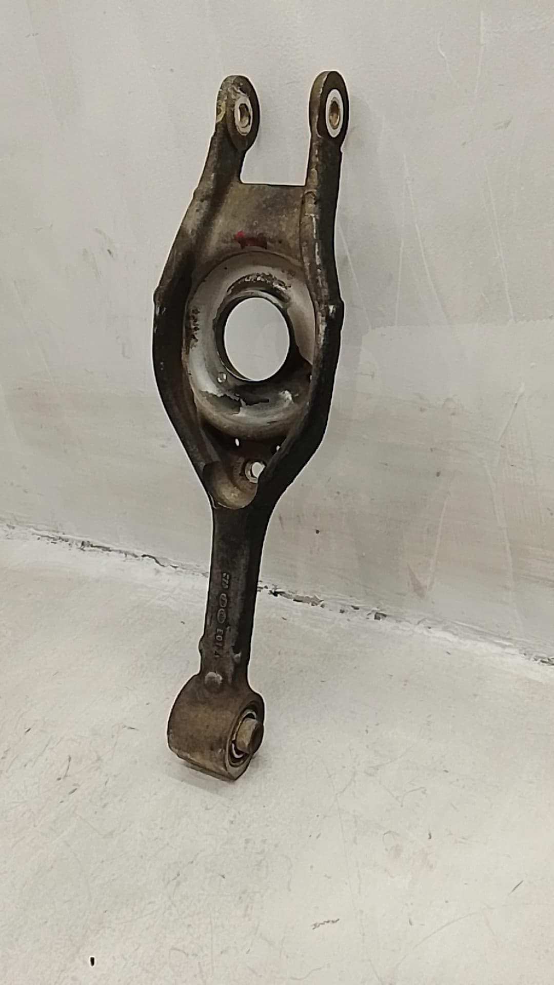 Brazo suspension inferior trasero izquierdo HYUNDAI I40 2