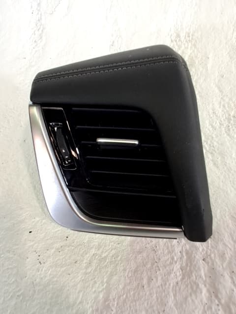 Recambio NISSAN X-TRAIL ref. 682106RB1A