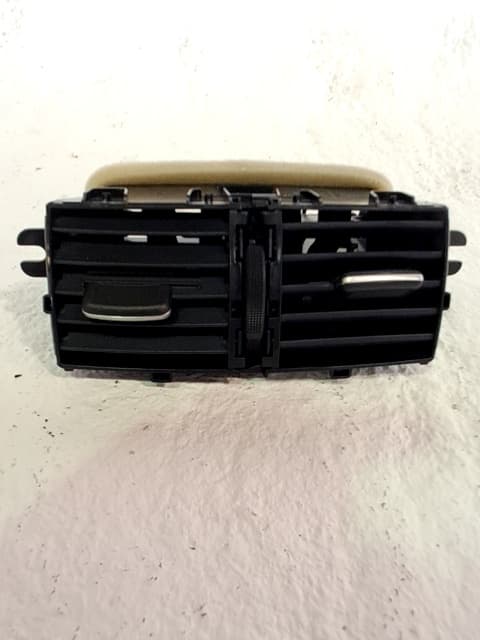 Recambio NISSAN X-TRAIL ref. 687946RB0A
