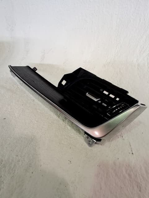 Recambio NISSAN X-TRAIL ref. 684116UN1A 4