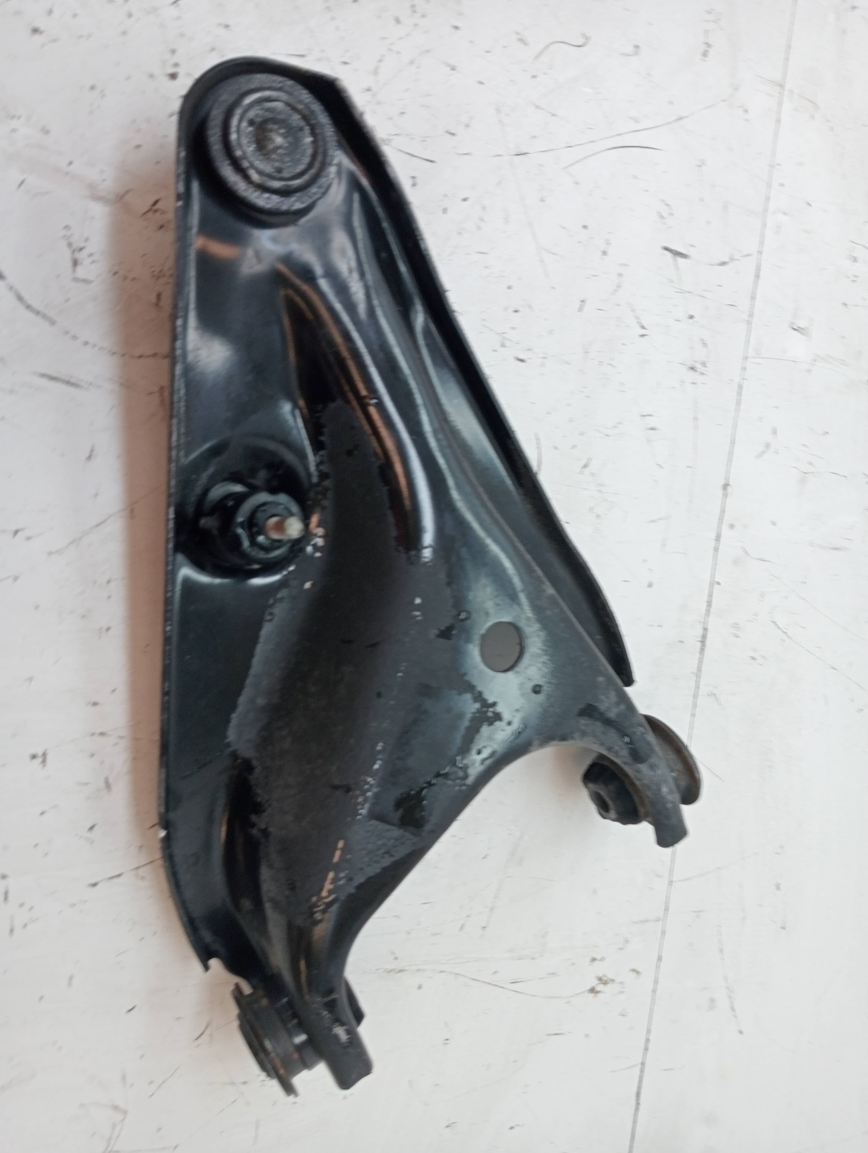 Brazo suspension inferior delantero derecho DACIA SANDERO 2
