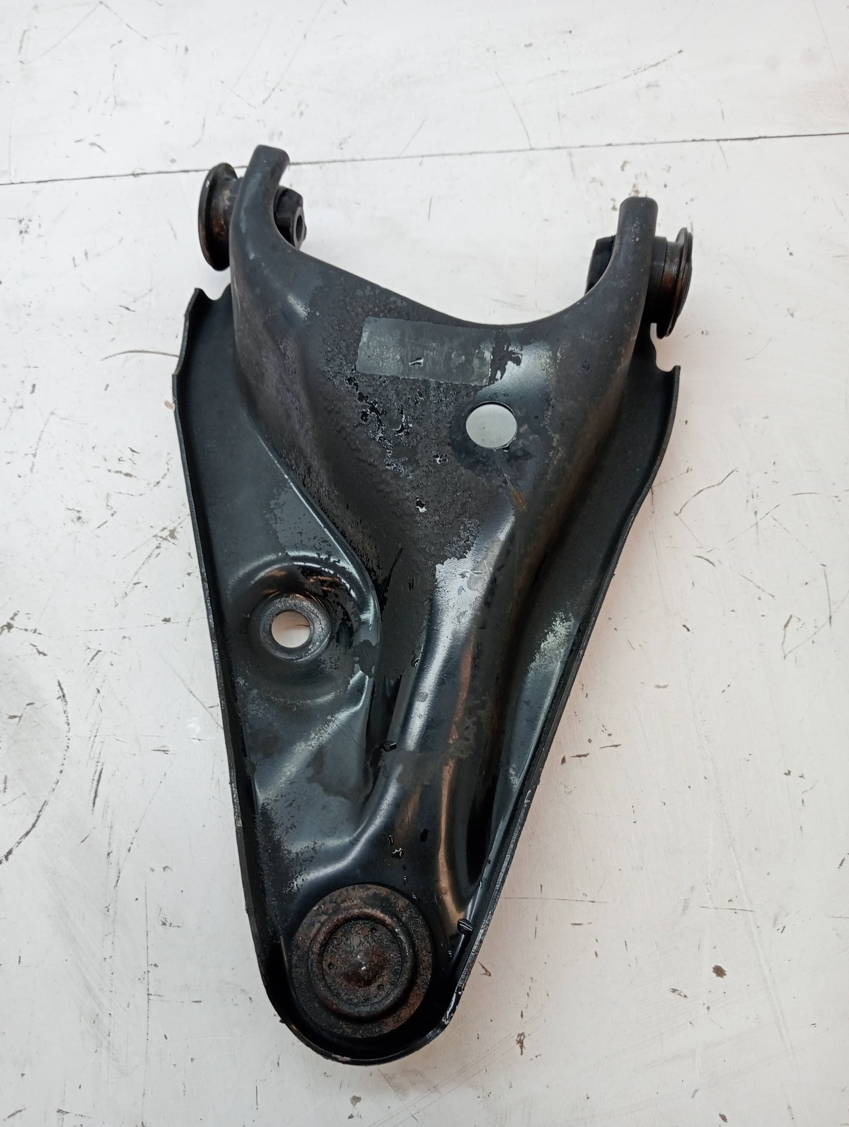 Brazo suspension inferior delantero izquierdo DACIA SANDERO 3